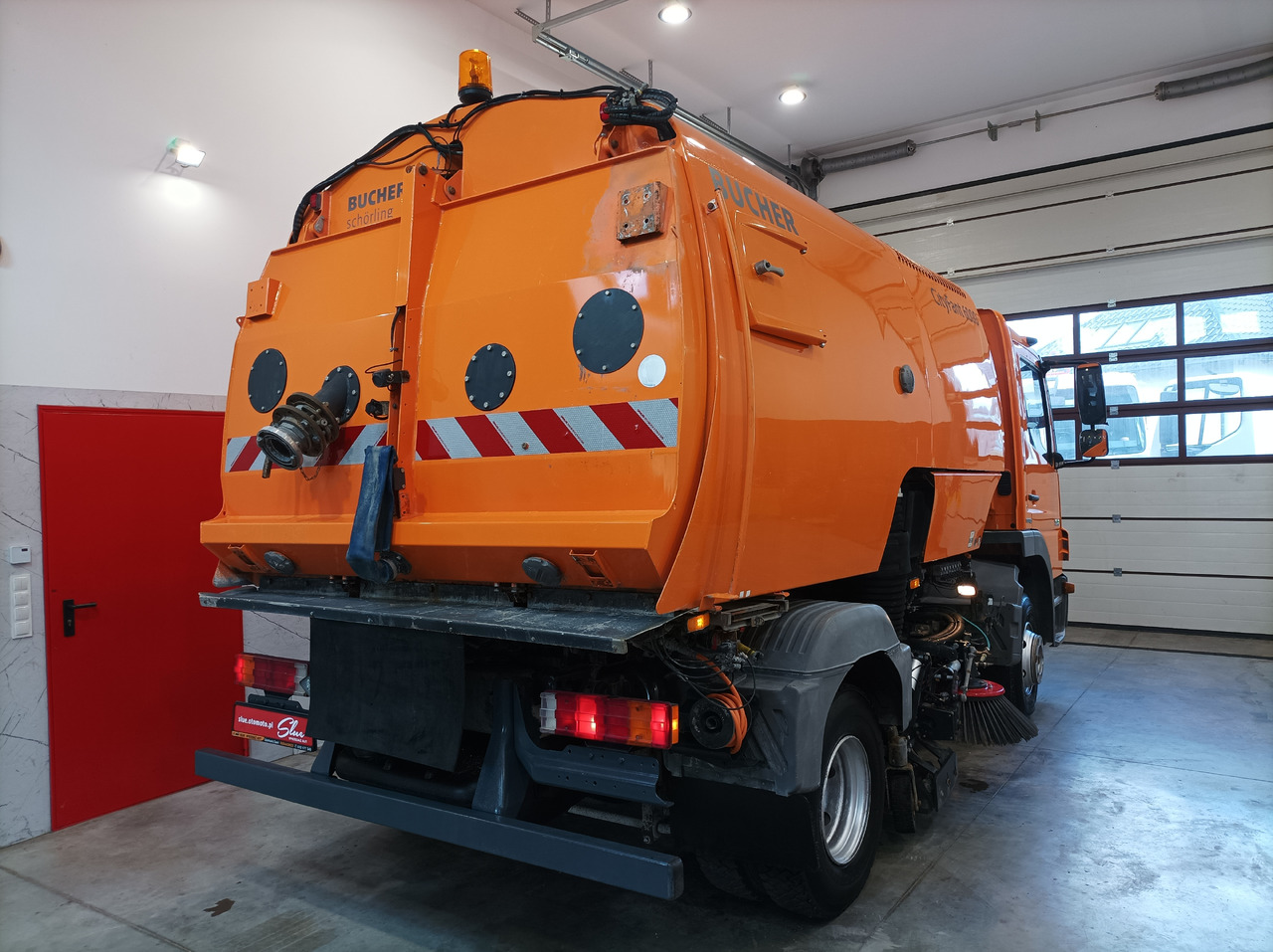 MERCEDES-BENZ Atego 1018 Zamiatarka Kehrmaschine BUCHER Szczotki L/R PM10 2 Silniki 2012r - Road sweeper: picture 4 MERCEDES-BENZ Atego 1018 Zamiatarka Kehrmaschine BUCHER Szczotki L/R PM10 2 Silniki 2012r - Road sweeper: picture 4