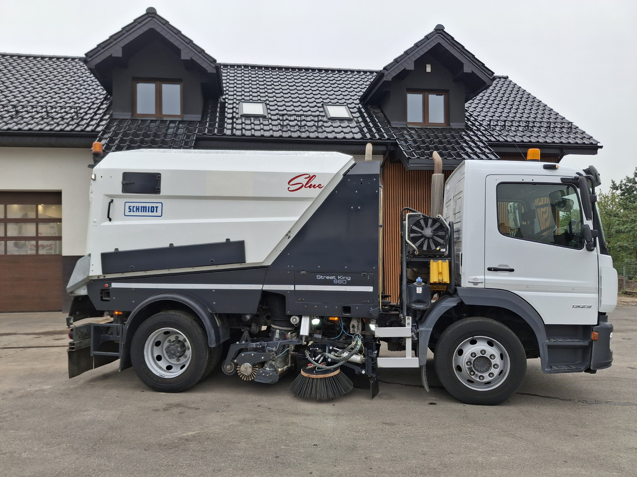 MERCEDES-BENZ Atego 1523 Zamiatarka Kehrmaschine Schmidt Street King 660 Euro 6 PM10 2 Motoren Szczotki L/R 2016r - Road sweeper: picture 5 MERCEDES-BENZ Atego 1523 Zamiatarka Kehrmaschine Schmidt Street King 660 Euro 6 PM10 2 Motoren Szczotki L/R 2016r - Road sweeper: picture 5