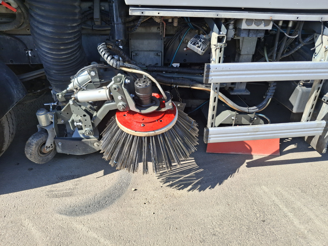 RENAULT Middlum 270 DXI Zamiatarka Kehrmaschine BUCHER Karcher L/R 2 Silniki 2 Motoren - Road sweeper: picture 5 RENAULT Middlum 270 DXI Zamiatarka Kehrmaschine BUCHER Karcher L/R 2 Silniki 2 Motoren - Road sweeper: picture 5