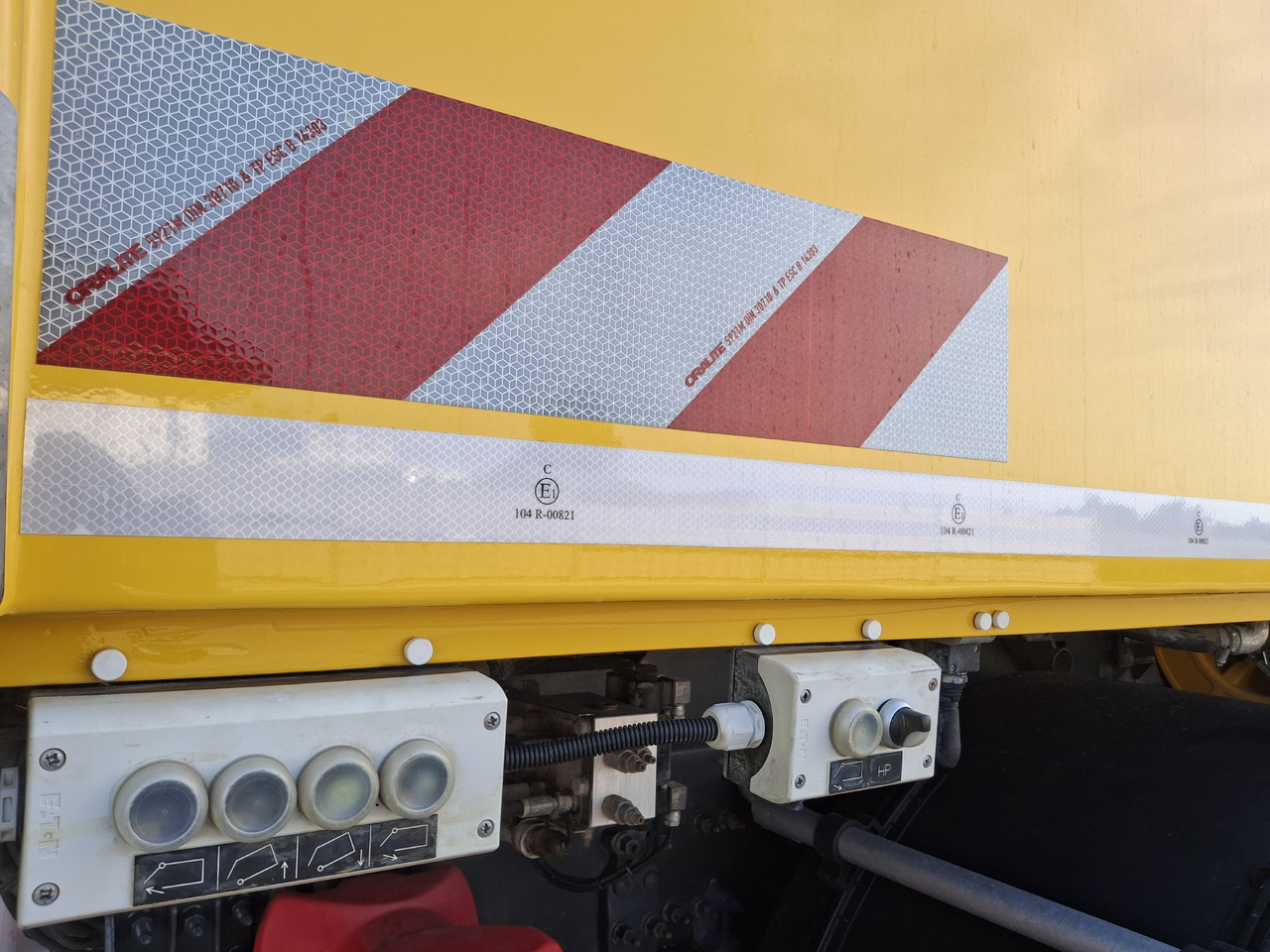 Leasing of VOLVO FMX 420 Zamiatarka Kehrmaschine Euro 6 PM2.5 BROCK VS 7 TECH Karcher L/R 2145 Mth 2021r VOLVO FMX 420 Zamiatarka Kehrmaschine Euro 6 PM2.5 BROCK VS 7 TECH Karcher L/R 2145 Mth 2021r: picture 16 Leasing of VOLVO FMX 420 Zamiatarka Kehrmaschine Euro 6 PM2.5 BROCK VS 7 TECH Karcher L/R 2145 Mth 2021r VOLVO FMX 420 Zamiatarka Kehrmaschine Euro 6 PM2.5 BROCK VS 7 TECH Karcher L/R 2145 Mth 2021r: picture 16