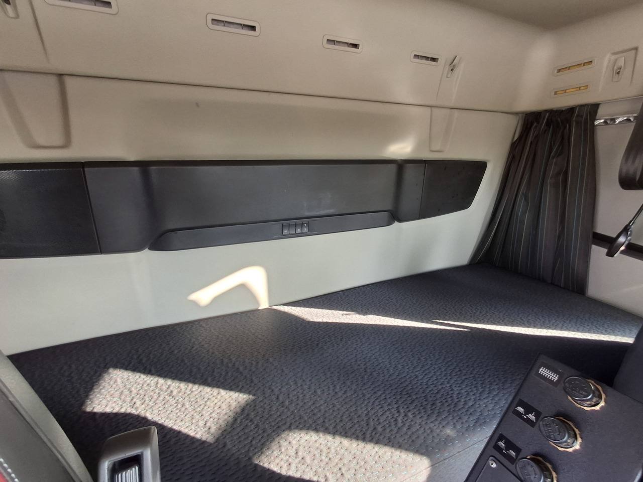 Leasing of VOLVO FMX 420 Zamiatarka Kehrmaschine Euro 6 PM2.5 BROCK VS 7 TECH Karcher L/R 2145 Mth 2021r VOLVO FMX 420 Zamiatarka Kehrmaschine Euro 6 PM2.5 BROCK VS 7 TECH Karcher L/R 2145 Mth 2021r: picture 39 Leasing of VOLVO FMX 420 Zamiatarka Kehrmaschine Euro 6 PM2.5 BROCK VS 7 TECH Karcher L/R 2145 Mth 2021r VOLVO FMX 420 Zamiatarka Kehrmaschine Euro 6 PM2.5 BROCK VS 7 TECH Karcher L/R 2145 Mth 2021r: picture 39