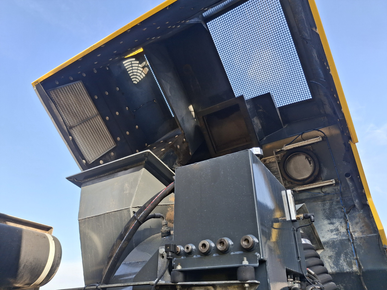 Leasing of VOLVO FMX 420 Zamiatarka Kehrmaschine Euro 6 PM2.5 BROCK VS 7 TECH Karcher L/R 2145 Mth 2021r VOLVO FMX 420 Zamiatarka Kehrmaschine Euro 6 PM2.5 BROCK VS 7 TECH Karcher L/R 2145 Mth 2021r: picture 27 Leasing of VOLVO FMX 420 Zamiatarka Kehrmaschine Euro 6 PM2.5 BROCK VS 7 TECH Karcher L/R 2145 Mth 2021r VOLVO FMX 420 Zamiatarka Kehrmaschine Euro 6 PM2.5 BROCK VS 7 TECH Karcher L/R 2145 Mth 2021r: picture 27