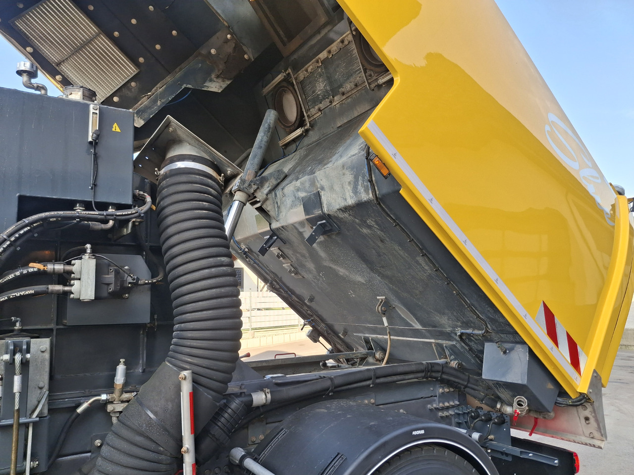 Leasing of VOLVO FMX 420 Zamiatarka Kehrmaschine Euro 6 PM2.5 BROCK VS 7 TECH Karcher L/R 2145 Mth 2021r VOLVO FMX 420 Zamiatarka Kehrmaschine Euro 6 PM2.5 BROCK VS 7 TECH Karcher L/R 2145 Mth 2021r: picture 25 Leasing of VOLVO FMX 420 Zamiatarka Kehrmaschine Euro 6 PM2.5 BROCK VS 7 TECH Karcher L/R 2145 Mth 2021r VOLVO FMX 420 Zamiatarka Kehrmaschine Euro 6 PM2.5 BROCK VS 7 TECH Karcher L/R 2145 Mth 2021r: picture 25