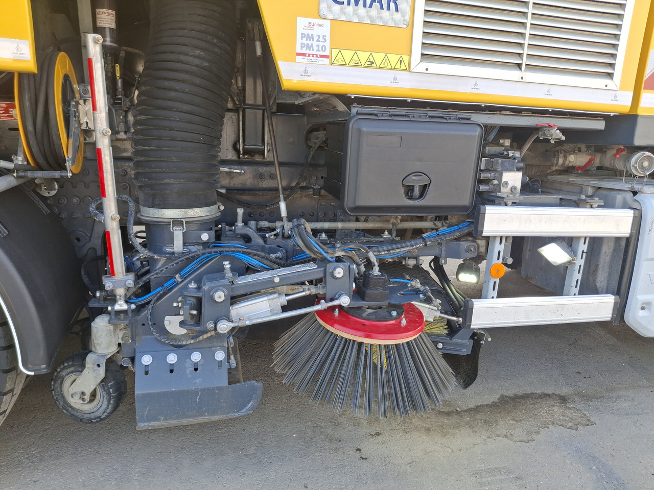 Leasing of VOLVO FMX 420 Zamiatarka Kehrmaschine Euro 6 PM2.5 BROCK VS 7 TECH Karcher L/R 2145 Mth 2021r VOLVO FMX 420 Zamiatarka Kehrmaschine Euro 6 PM2.5 BROCK VS 7 TECH Karcher L/R 2145 Mth 2021r: picture 11 Leasing of VOLVO FMX 420 Zamiatarka Kehrmaschine Euro 6 PM2.5 BROCK VS 7 TECH Karcher L/R 2145 Mth 2021r VOLVO FMX 420 Zamiatarka Kehrmaschine Euro 6 PM2.5 BROCK VS 7 TECH Karcher L/R 2145 Mth 2021r: picture 11