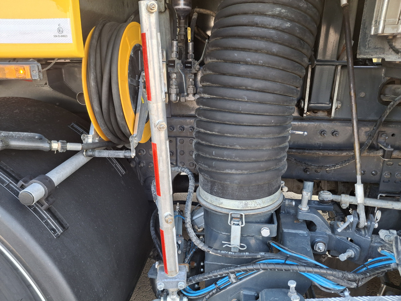 Leasing of VOLVO FMX 420 Zamiatarka Kehrmaschine Euro 6 PM2.5 BROCK VS 7 TECH Karcher L/R 2145 Mth 2021r VOLVO FMX 420 Zamiatarka Kehrmaschine Euro 6 PM2.5 BROCK VS 7 TECH Karcher L/R 2145 Mth 2021r: picture 17 Leasing of VOLVO FMX 420 Zamiatarka Kehrmaschine Euro 6 PM2.5 BROCK VS 7 TECH Karcher L/R 2145 Mth 2021r VOLVO FMX 420 Zamiatarka Kehrmaschine Euro 6 PM2.5 BROCK VS 7 TECH Karcher L/R 2145 Mth 2021r: picture 17