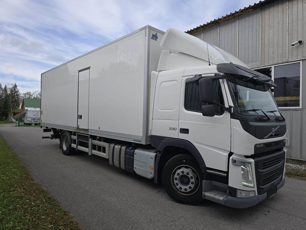 Volvo FM330 4X2 - Box truck: picture 5 Volvo FM330 4X2 - Box truck: picture 5