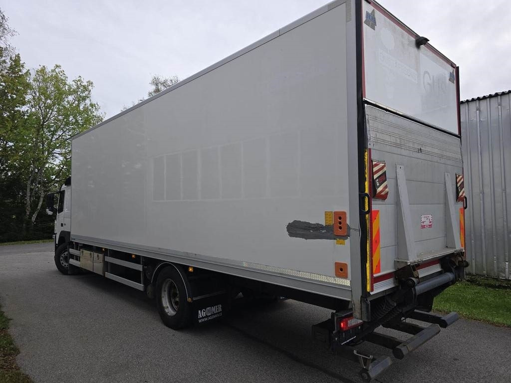 Volvo FM330 4X2 - Box truck: picture 2 Volvo FM330 4X2 - Box truck: picture 2