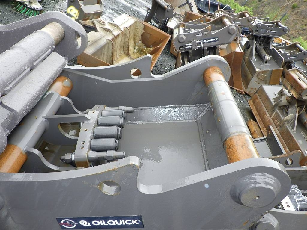 OilQuick Grabenräumlöffel OQ80 2500 mm - Excavator bucket: picture 3 OilQuick Grabenräumlöffel OQ80 2500 mm - Excavator bucket: picture 3