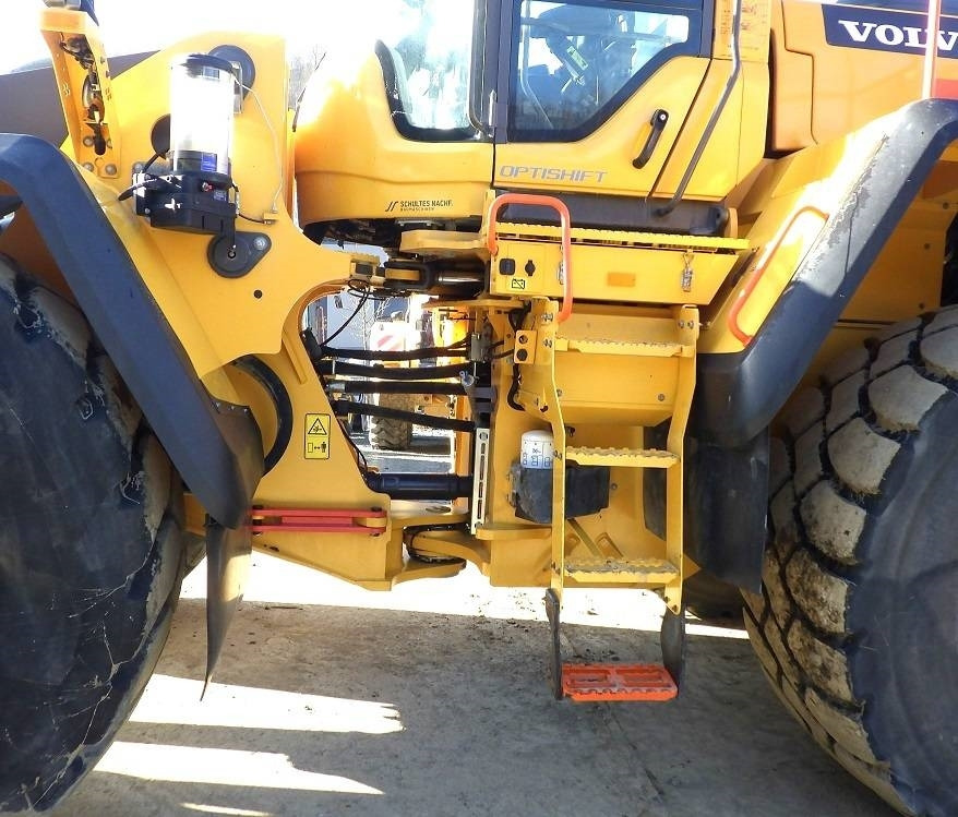 Wheel loader Volvo L 220 H: picture 8