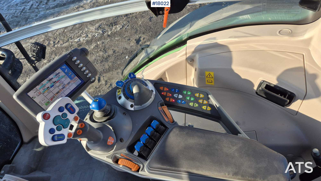 Farm tractor FENDT 933 Vario agricultural tractor (2015): picture 17