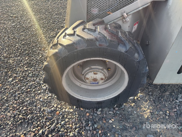 2007 Haulotte HA12PX 2WD Diesel Articulating Boom Lift - Articulated boom: picture 5 2007 Haulotte HA12PX 2WD Diesel Articulating Boom Lift - Articulated boom: picture 5