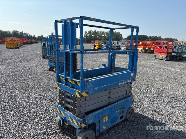 2013 Genie GS1932 Electric Scissor Lift - Scissor lift: picture 4 2013 Genie GS1932 Electric Scissor Lift - Scissor lift: picture 4