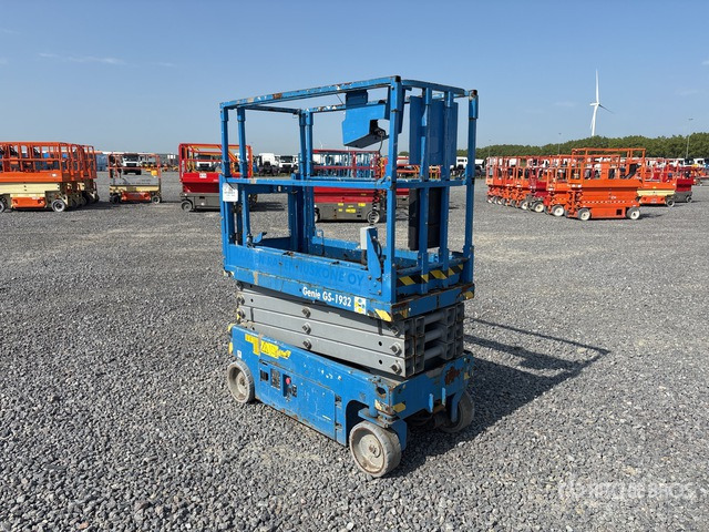 2013 Genie GS1932 Electric Scissor Lift - Scissor lift: picture 1 2013 Genie GS1932 Electric Scissor Lift - Scissor lift: picture 1