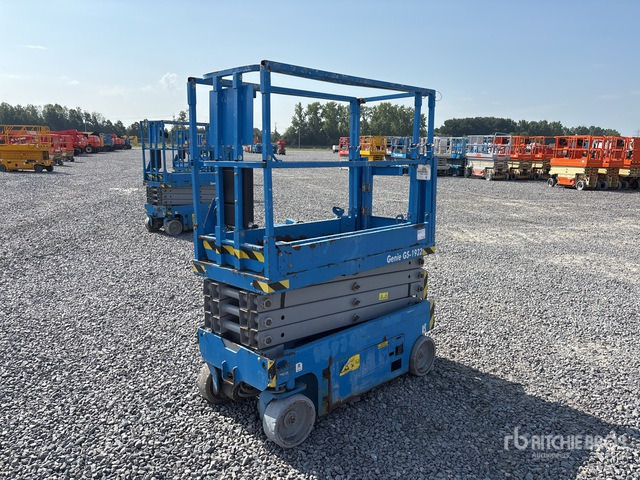 2013 Genie GS1932 Electric Scissor Lift - Scissor lift: picture 3 2013 Genie GS1932 Electric Scissor Lift - Scissor lift: picture 3