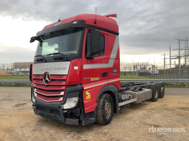 2015 Mercedes-Benz 2542 6x2 (Inoperable) Cab and Chassis - Cab chassis truck: picture 1 2015 Mercedes-Benz 2542 6x2 (Inoperable) Cab and Chassis - Cab chassis truck: picture 1