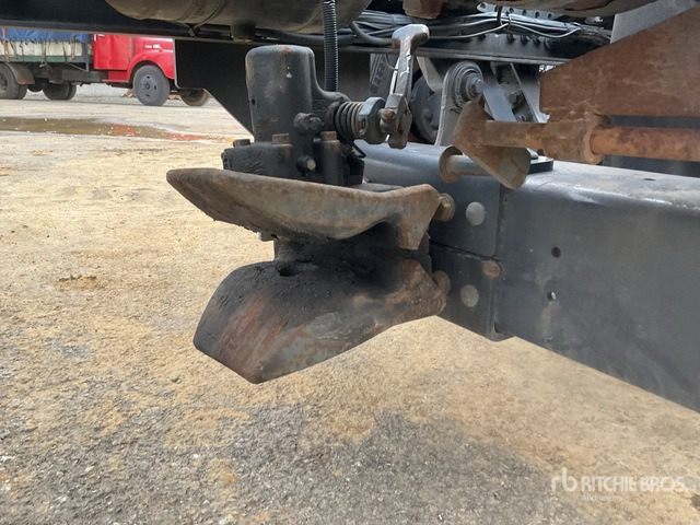 2015 Mercedes-Benz 2542 6x2 (Inoperable) Cab and Chassis - Cab chassis truck: picture 5 2015 Mercedes-Benz 2542 6x2 (Inoperable) Cab and Chassis - Cab chassis truck: picture 5