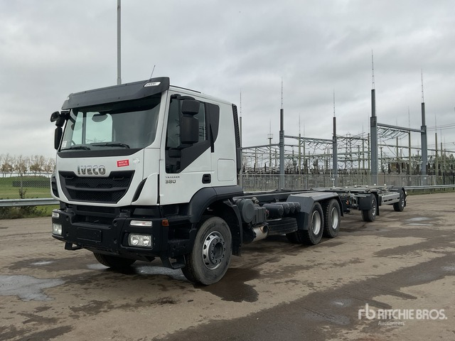 Iveco Trakker 380 T/A Sleeper Truck Tractor - Container transporter/ Swap body truck: picture 2 Iveco Trakker 380 T/A Sleeper Truck Tractor - Container transporter/ Swap body truck: picture 2