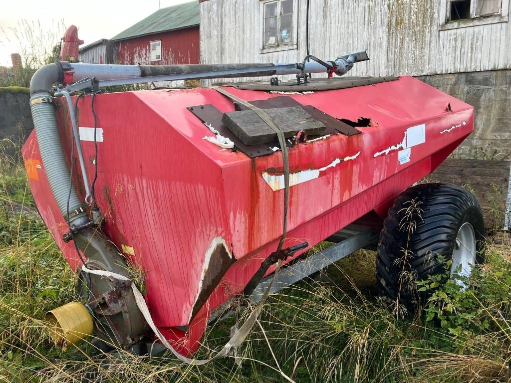 GB 4.8 Guffen Fertilizer Spreader - Slurry tanker: picture 4 GB 4.8 Guffen Fertilizer Spreader - Slurry tanker: picture 4