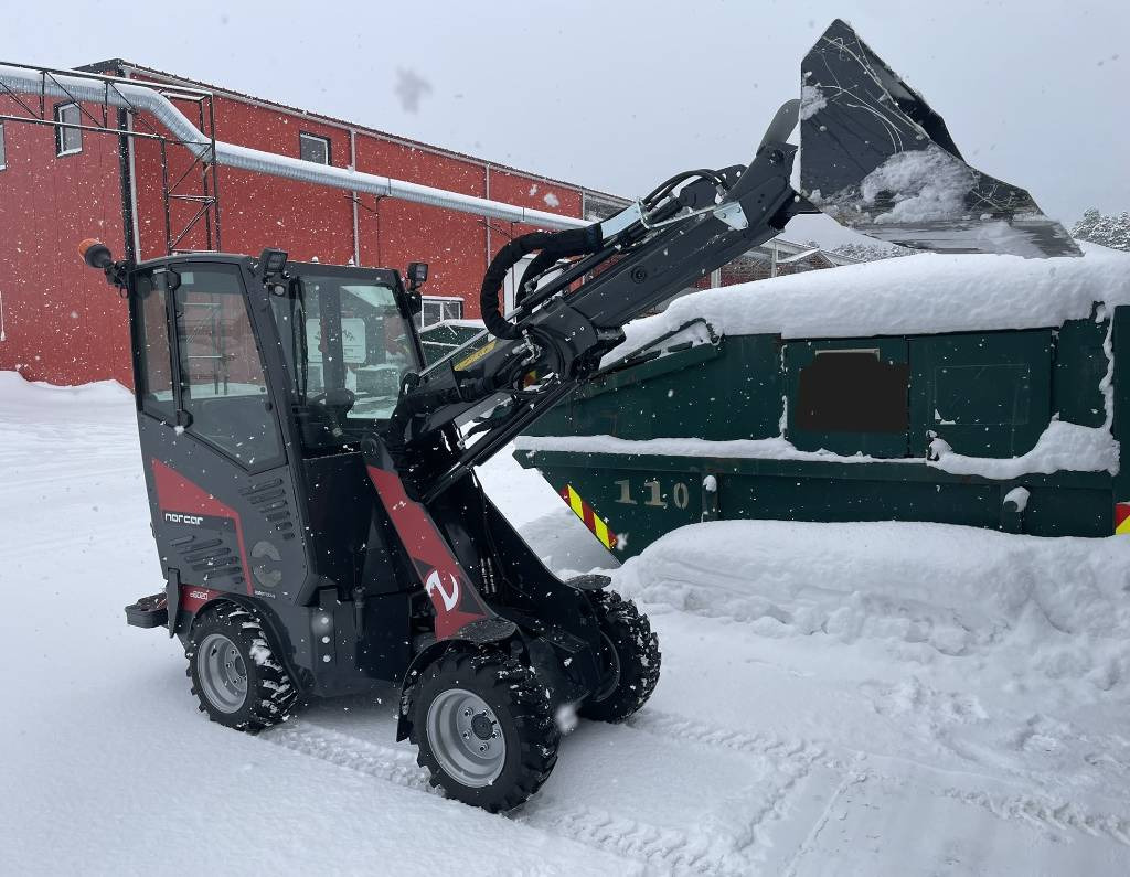 Norcar a6020 + redskaper/ attachments - Compact loader: picture 1 Norcar a6020 + redskaper/ attachments - Compact loader: picture 1