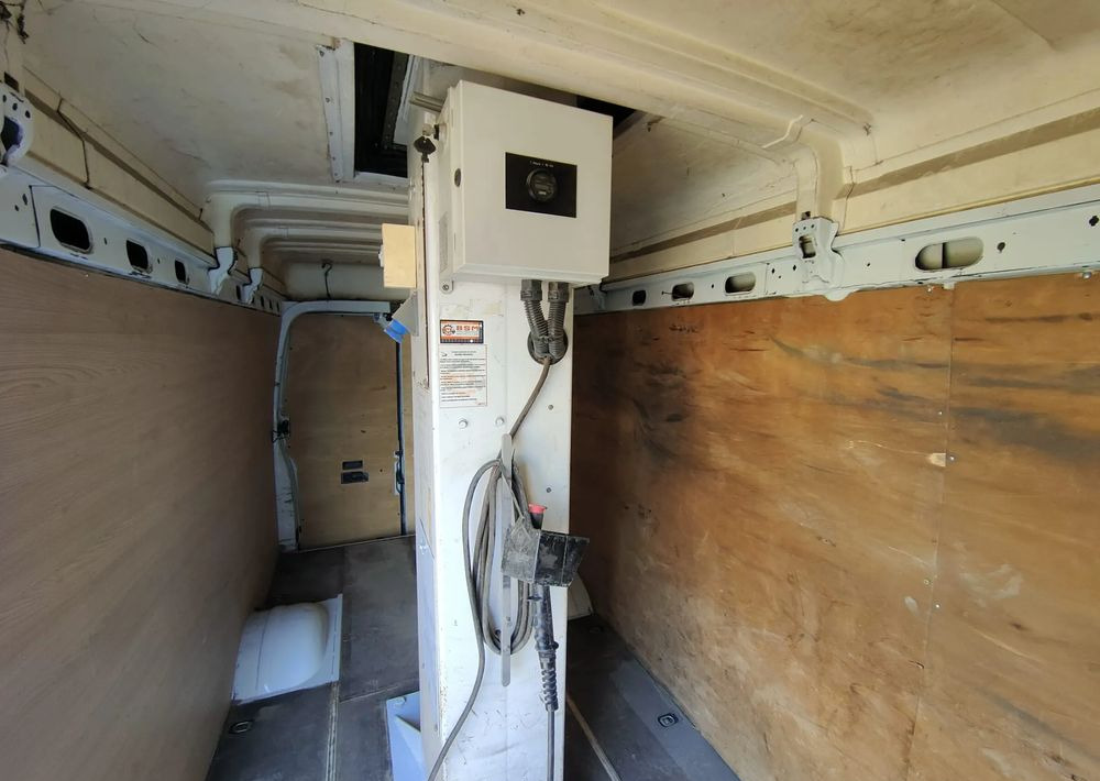 Truck mounted aerial platform Renault Mascott: picture 10