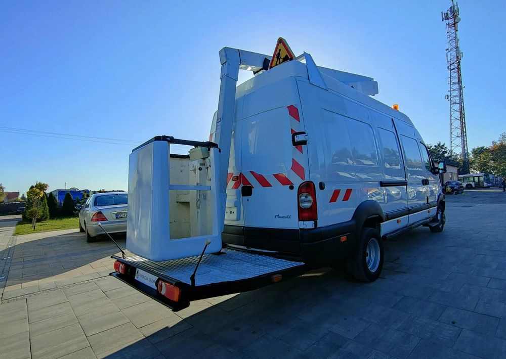Truck mounted aerial platform Renault Mascott: picture 6