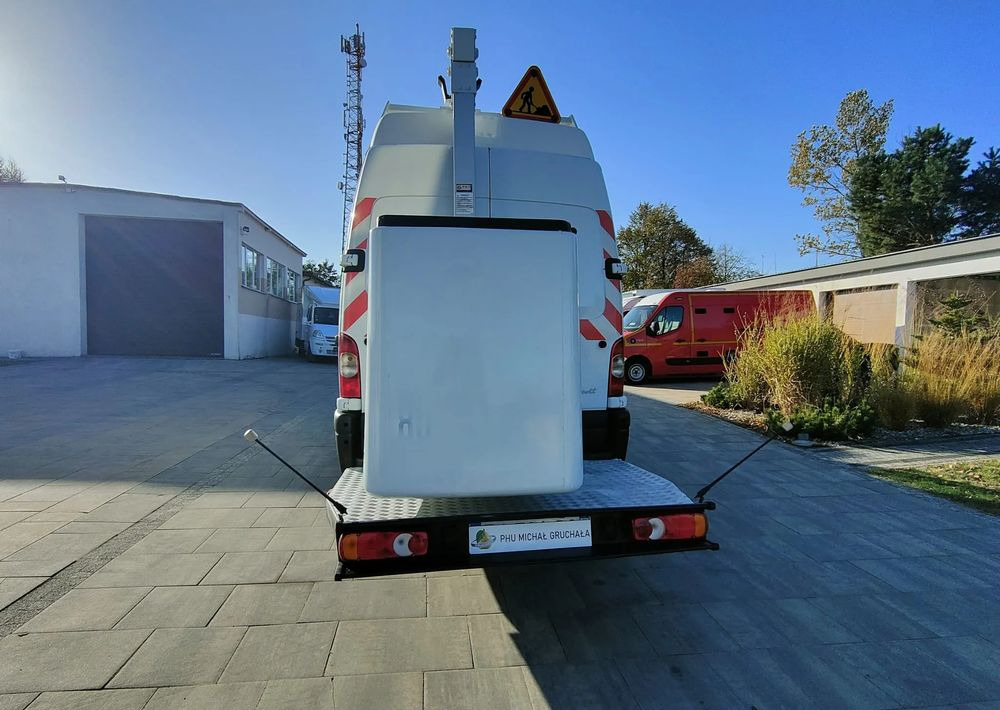 Truck mounted aerial platform Renault Mascott: picture 7