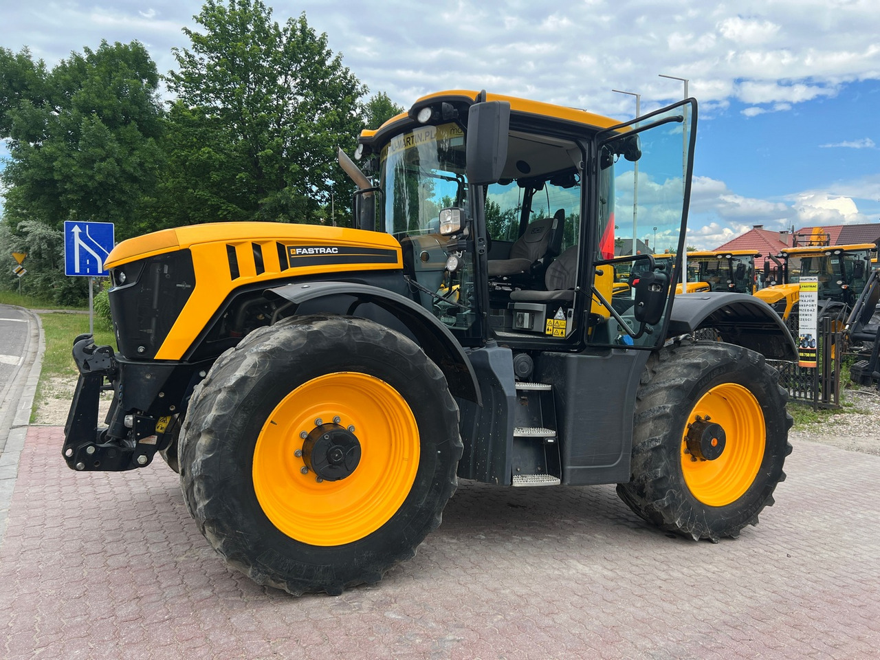 Farm tractor JCB Fastrac 4220: picture 11