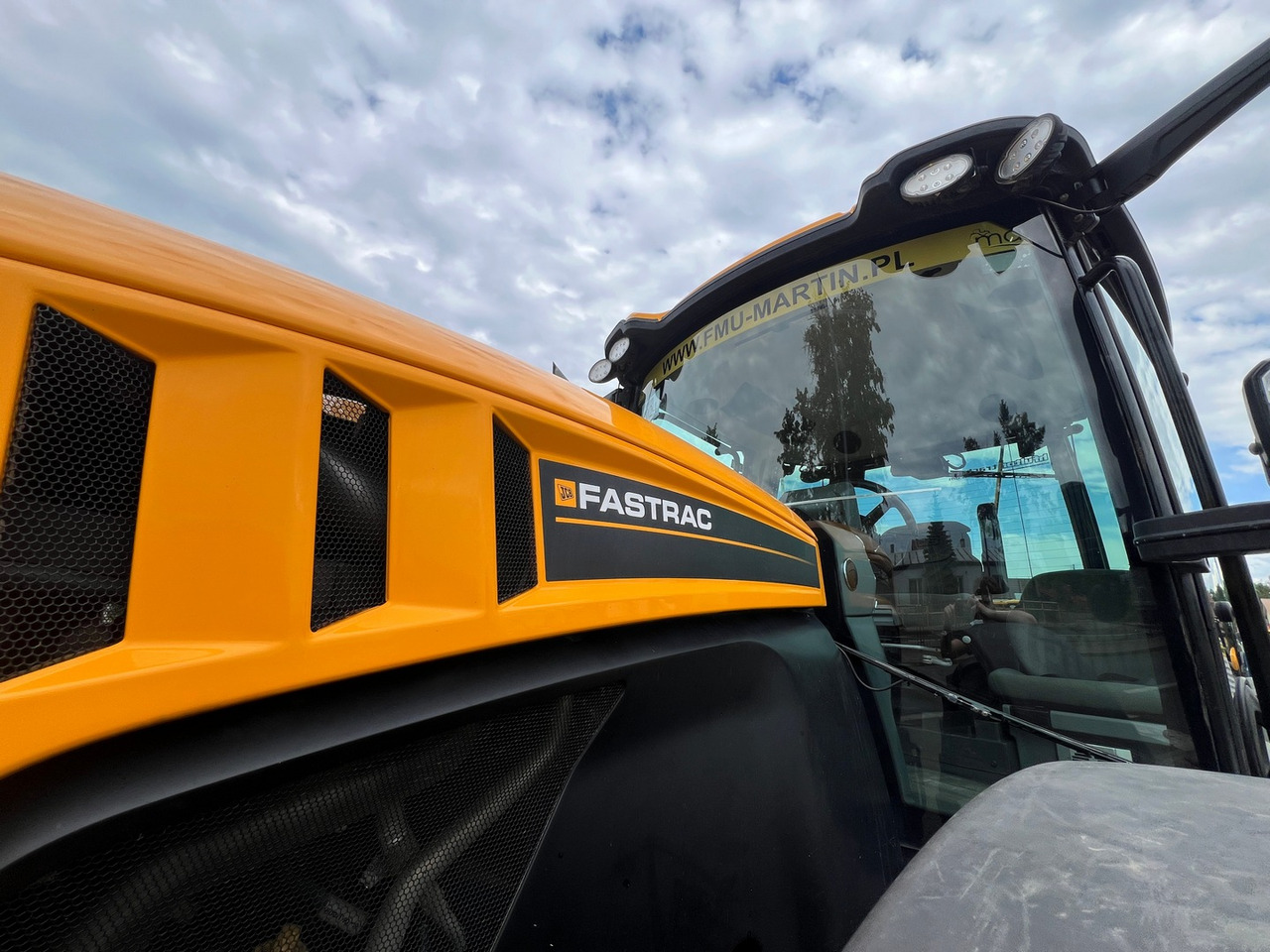 Farm tractor JCB Fastrac 4220: picture 9