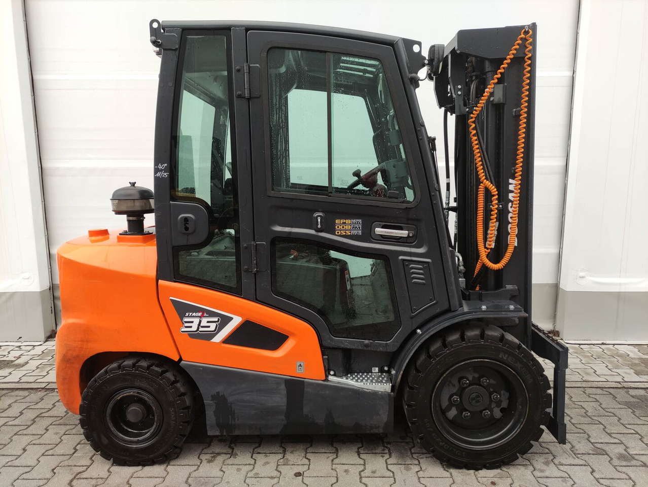 Doosan D35C-9 - Diesel forklift: picture 2 Doosan D35C-9 - Diesel forklift: picture 2