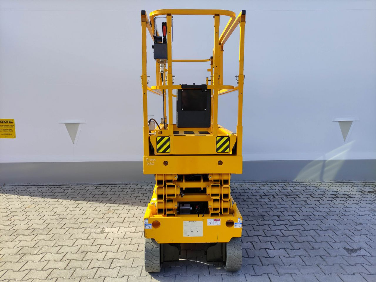 Haulotte Compact 10N - Scissor lift: picture 3 Haulotte Compact 10N - Scissor lift: picture 3