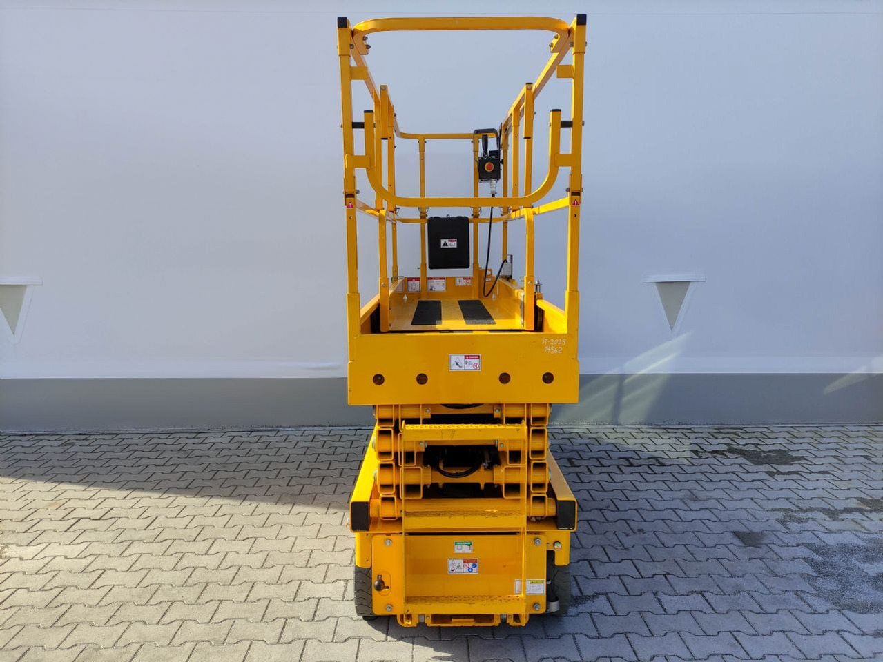 Haulotte Compact 10N - Scissor lift: picture 4 Haulotte Compact 10N - Scissor lift: picture 4
