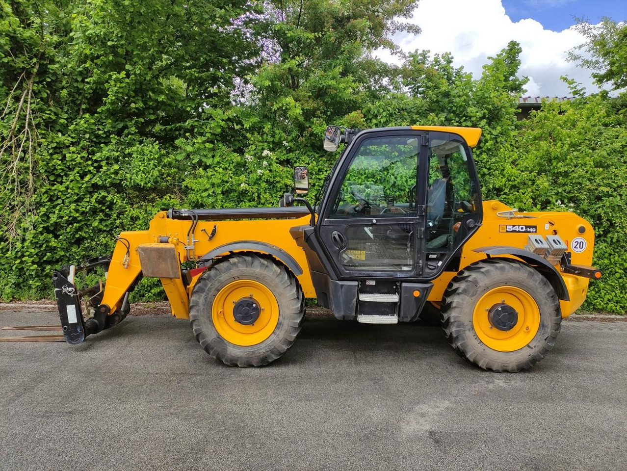 JCB 540V140 Hi Viz - Telescopic handler: picture 1 JCB 540V140 Hi Viz - Telescopic handler: picture 1