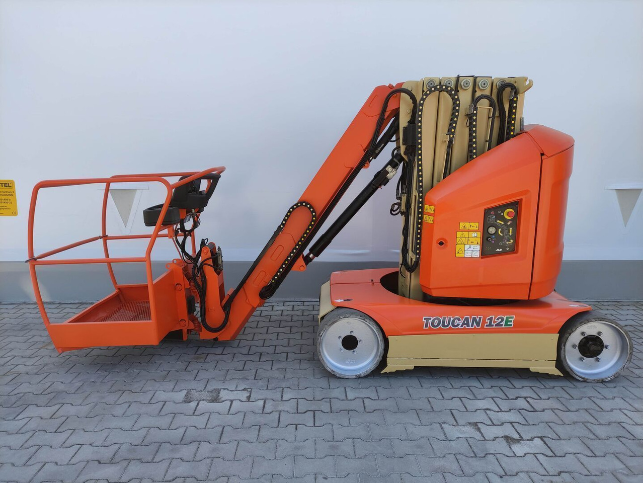 JLG Toucan 12 E (LACK NEU) - Vertical mast lift: picture 1 JLG Toucan 12 E (LACK NEU) - Vertical mast lift: picture 1