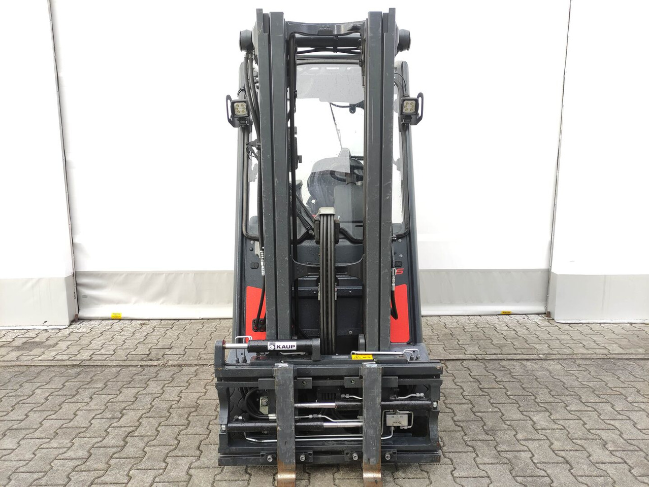 Linde E16PH-02-386 - Electric forklift: picture 3 Linde E16PH-02-386 - Electric forklift: picture 3