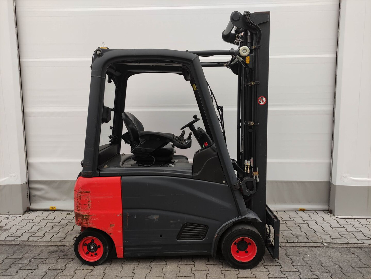 Linde E20PH-01-386 - Electric forklift: picture 2 Linde E20PH-01-386 - Electric forklift: picture 2