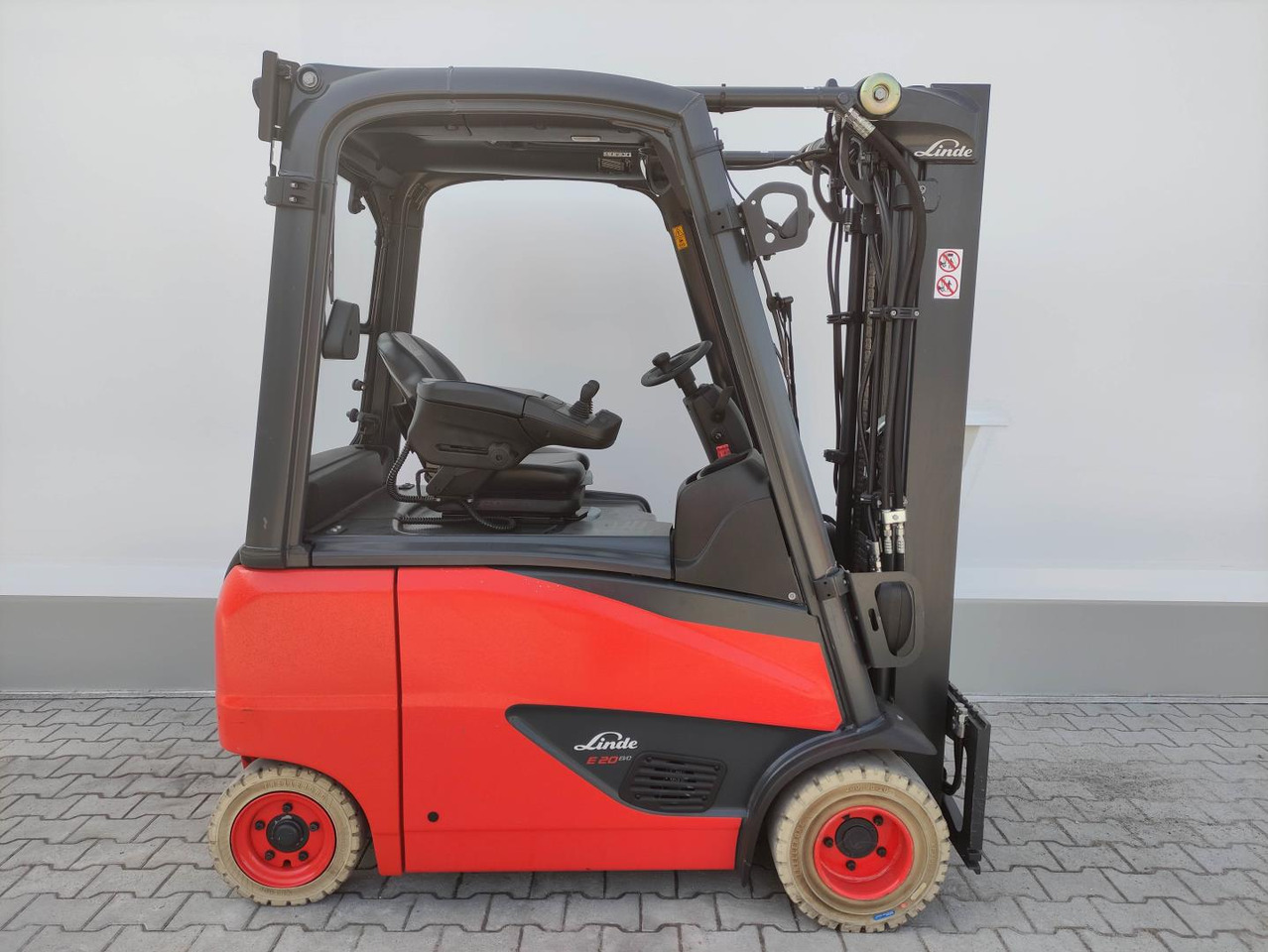 Linde E20PH-02-EVO-386 - Electric forklift: picture 2 Linde E20PH-02-EVO-386 - Electric forklift: picture 2