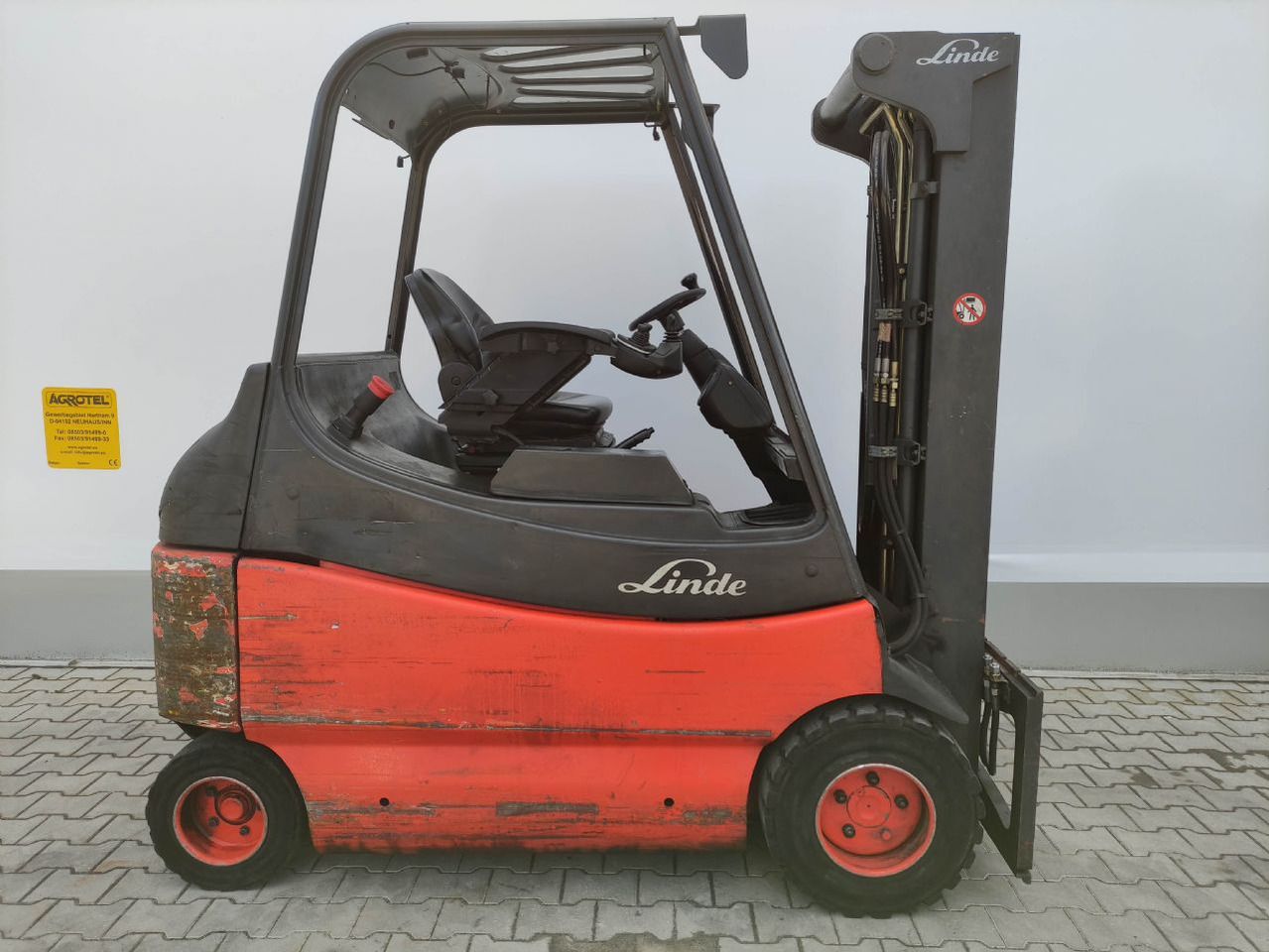 Linde E30/03/600-336 - Electric forklift: picture 2 Linde E30/03/600-336 - Electric forklift: picture 2