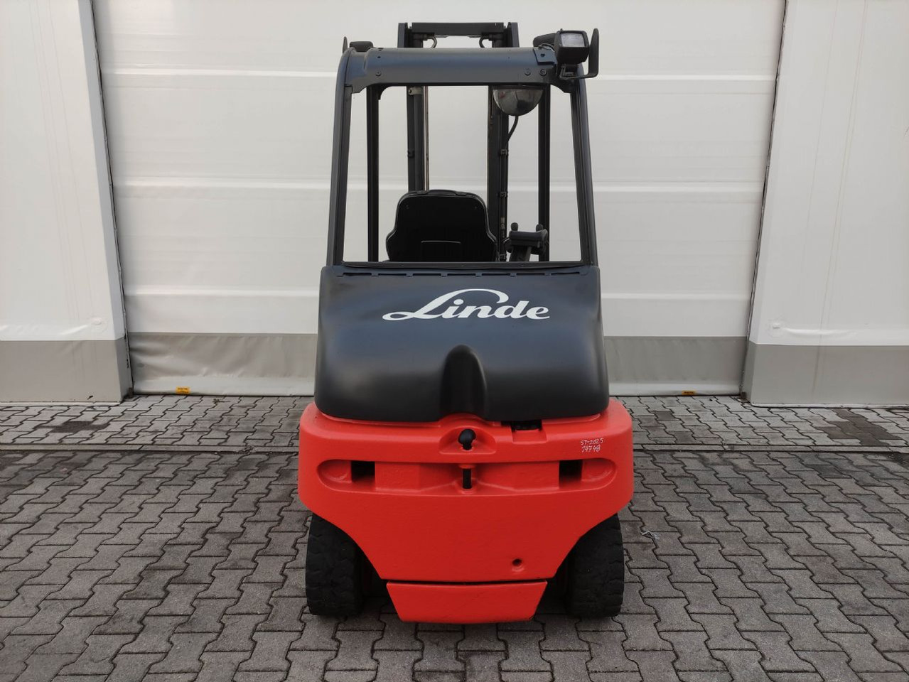 Linde E30-336-03 (LACK NEU) - Electric forklift: picture 4 Linde E30-336-03 (LACK NEU) - Electric forklift: picture 4