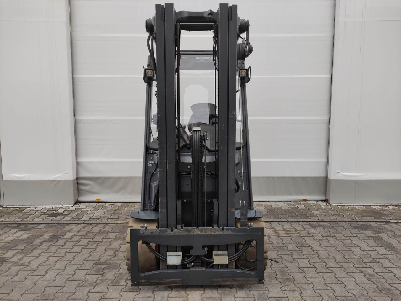 Linde E35HL-01-387 - Electric forklift: picture 3 Linde E35HL-01-387 - Electric forklift: picture 3