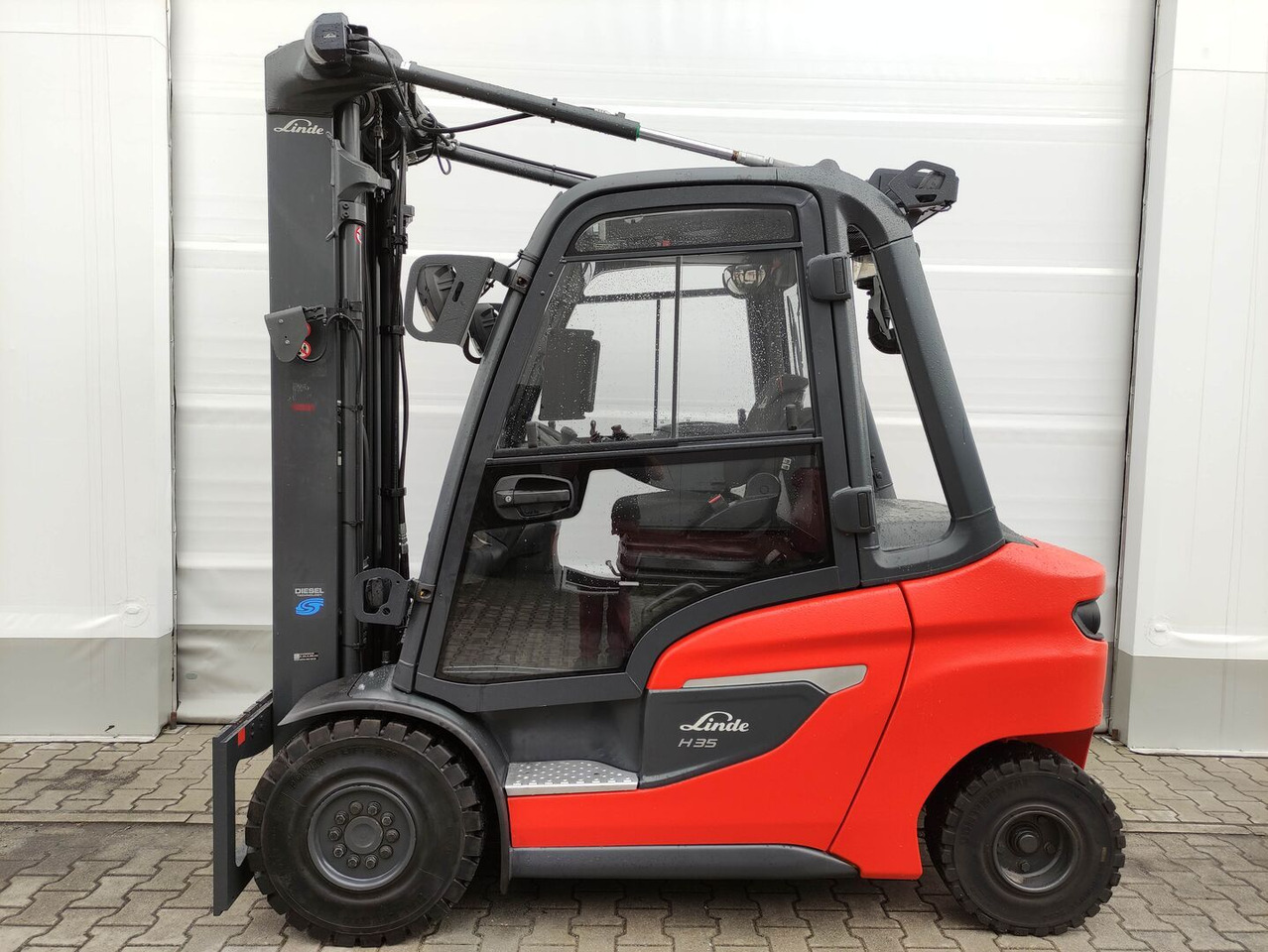 Linde H35D-01-120 (LACK NEU) - Diesel forklift: picture 1 Linde H35D-01-120 (LACK NEU) - Diesel forklift: picture 1