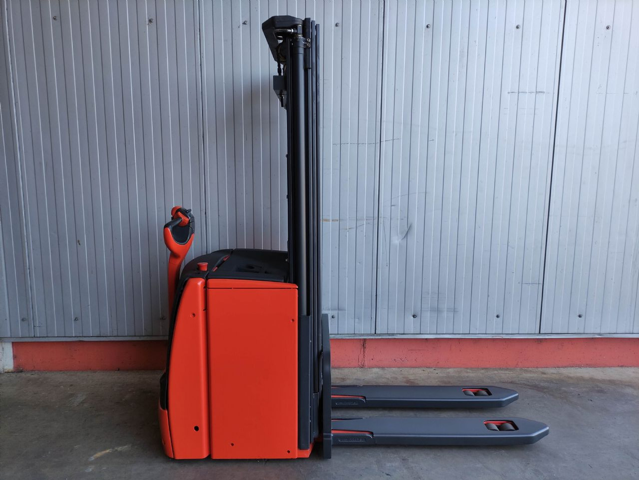 Linde L16-1173 (LACK NEU) - Stacker: picture 2 Linde L16-1173 (LACK NEU) - Stacker: picture 2