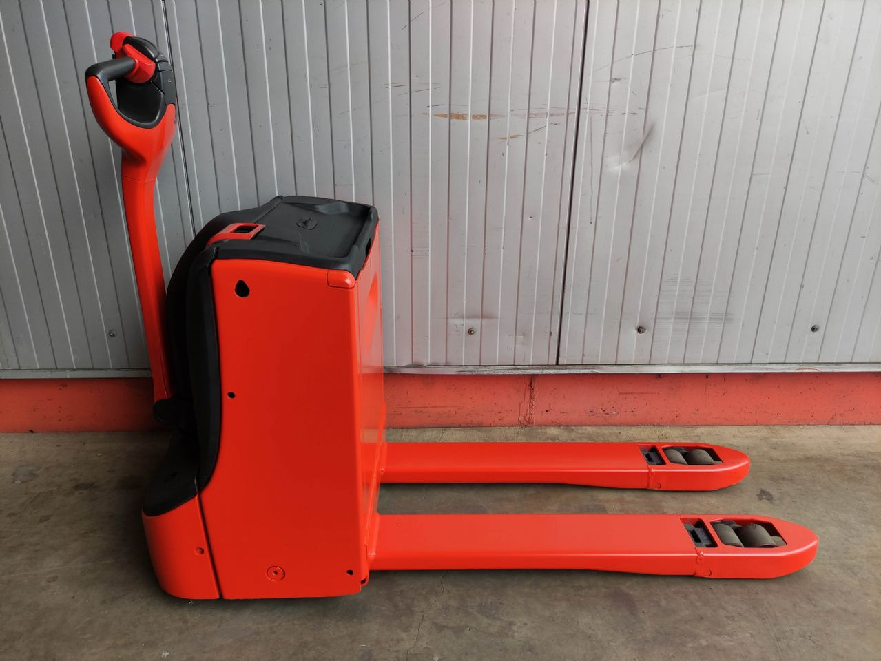 Linde T18-1152 (LACK NEU) - Pallet truck: picture 2 Linde T18-1152 (LACK NEU) - Pallet truck: picture 2