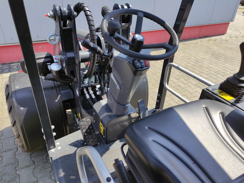Pitbull X27-45 - Compact loader: picture 5 Pitbull X27-45 - Compact loader: picture 5