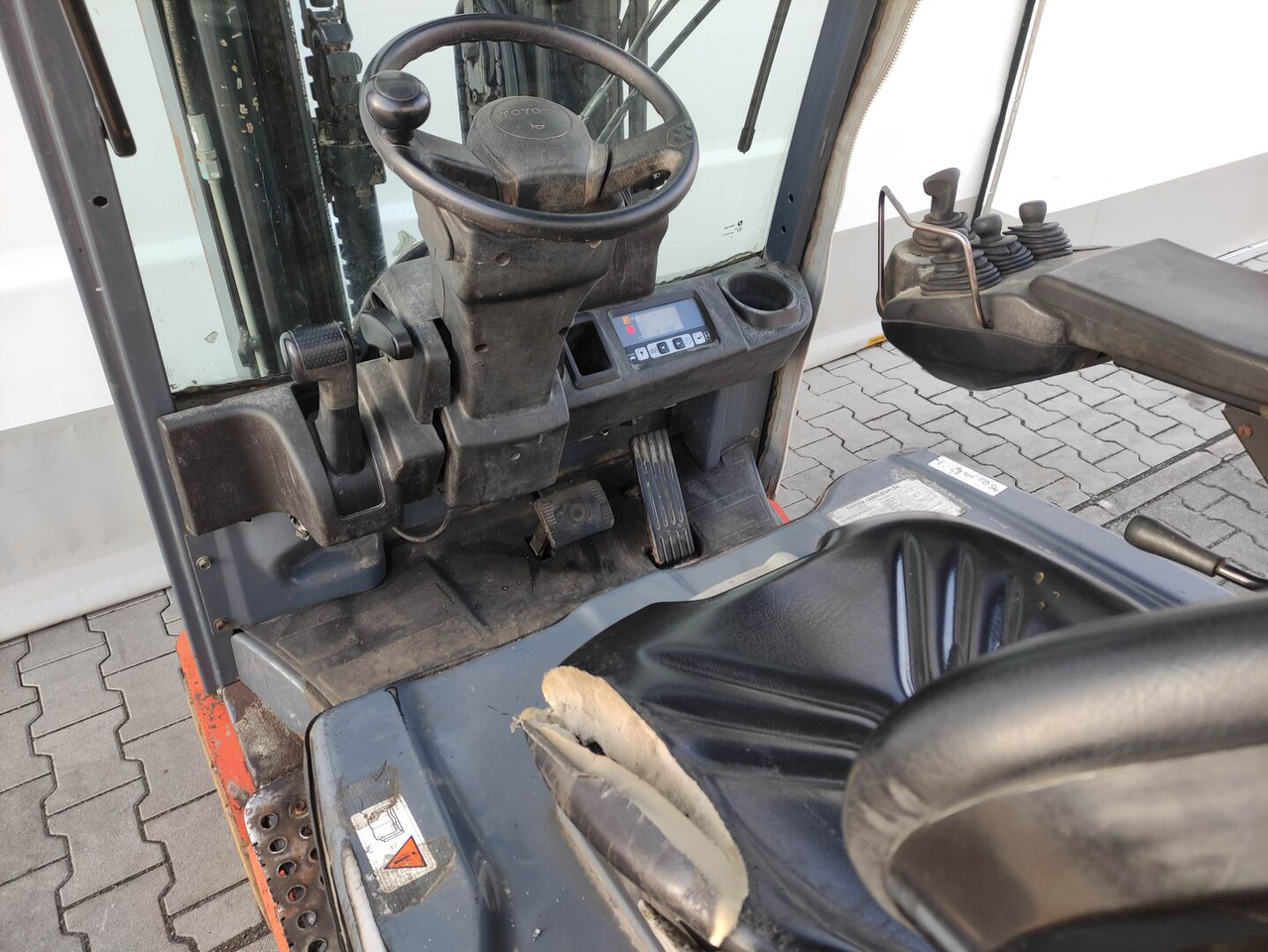 Toyota 8FBMT16 - Electric forklift: picture 5 Toyota 8FBMT16 - Electric forklift: picture 5