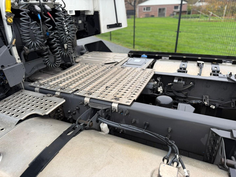 Tractor unit Renault T520 HIGH EVOLUTION, VOL SPOILER, 2 TANKS, SUPER STAAT.: picture 7 Tractor unit Renault T520 HIGH EVOLUTION, VOL SPOILER, 2 TANKS, SUPER STAAT.: picture 7