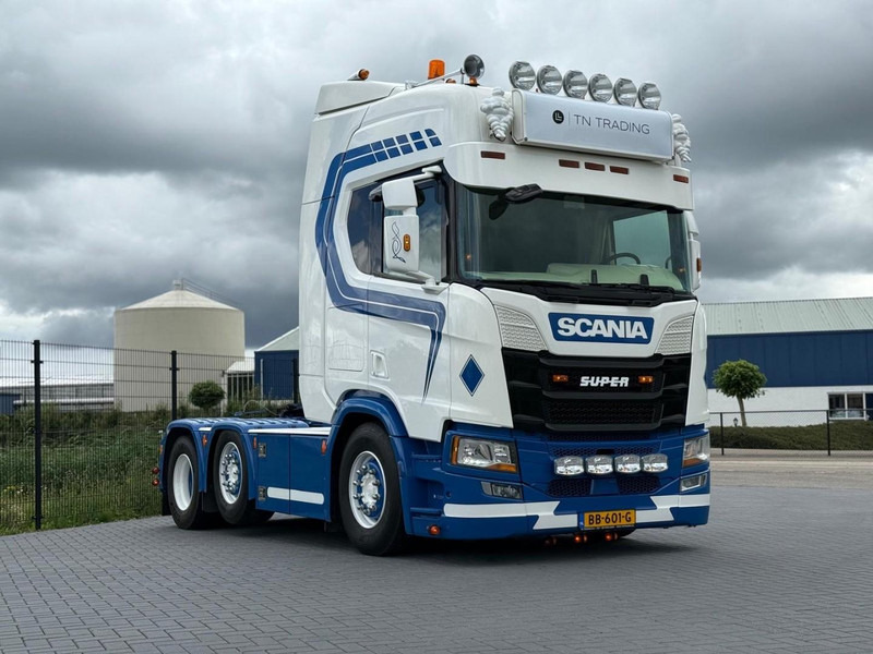 Scania R450 SHOW TRUCK, INTERIOR, STEERING, RETARDER, 570.000 KM. - Tractor unit: picture 1 Scania R450 SHOW TRUCK, INTERIOR, STEERING, RETARDER, 570.000 KM. - Tractor unit: picture 1