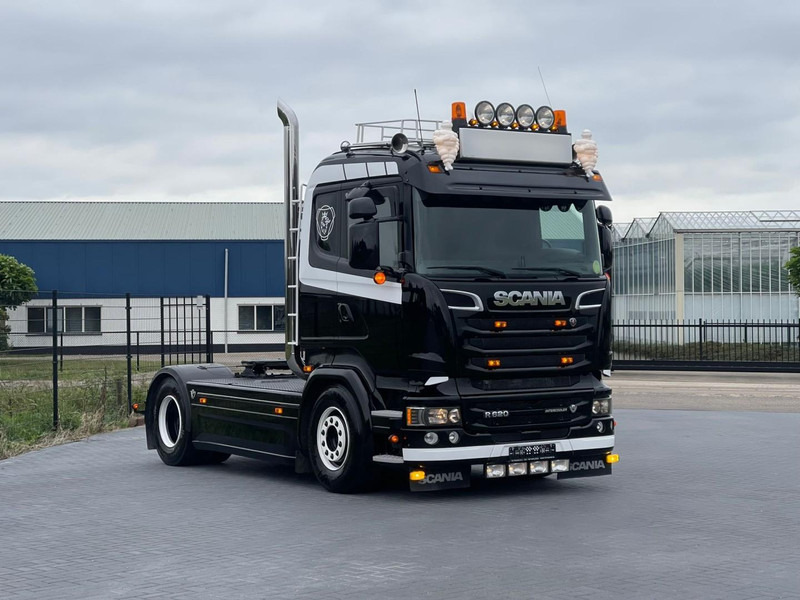 Scania R520 SHOW TRUCK, RETARDER, LEATHER SEATS, MANUEL! - Tractor unit: picture 1 Scania R520 SHOW TRUCK, RETARDER, LEATHER SEATS, MANUEL! - Tractor unit: picture 1