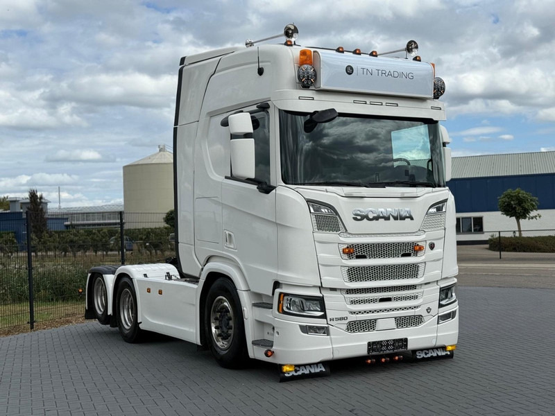 Scania R580 V8 NGS 3.15WB, RETARDER, VOLLUCHT, LEER, LED, KING OF THE ROAD. - Tractor unit: picture 1 Scania R580 V8 NGS 3.15WB, RETARDER, VOLLUCHT, LEER, LED, KING OF THE ROAD. - Tractor unit: picture 1