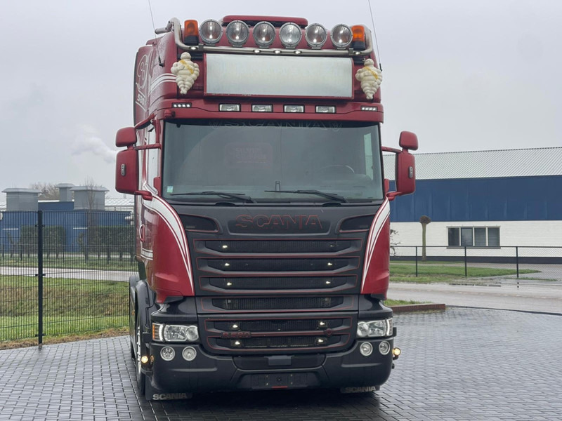 Scania R580 V8 SILVER GRIFFIN 66/100, LIMITED EDITION, FULL AIR, RETARDER. - Tractor unit: picture 2 Scania R580 V8 SILVER GRIFFIN 66/100, LIMITED EDITION, FULL AIR, RETARDER. - Tractor unit: picture 2
