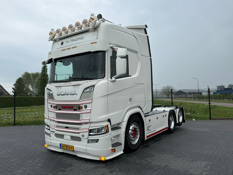 Scania R650 V8 FULL AIR, SHOW TRUCK, SPECIAL INTERIOR, DOUBLE BOOGIE - Tractor unit: picture 2 Scania R650 V8 FULL AIR, SHOW TRUCK, SPECIAL INTERIOR, DOUBLE BOOGIE - Tractor unit: picture 2